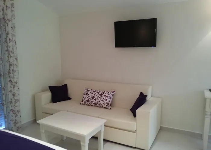 Rania Aparthotel 3*