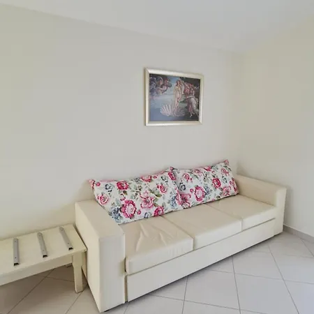 Rania Apartahotel